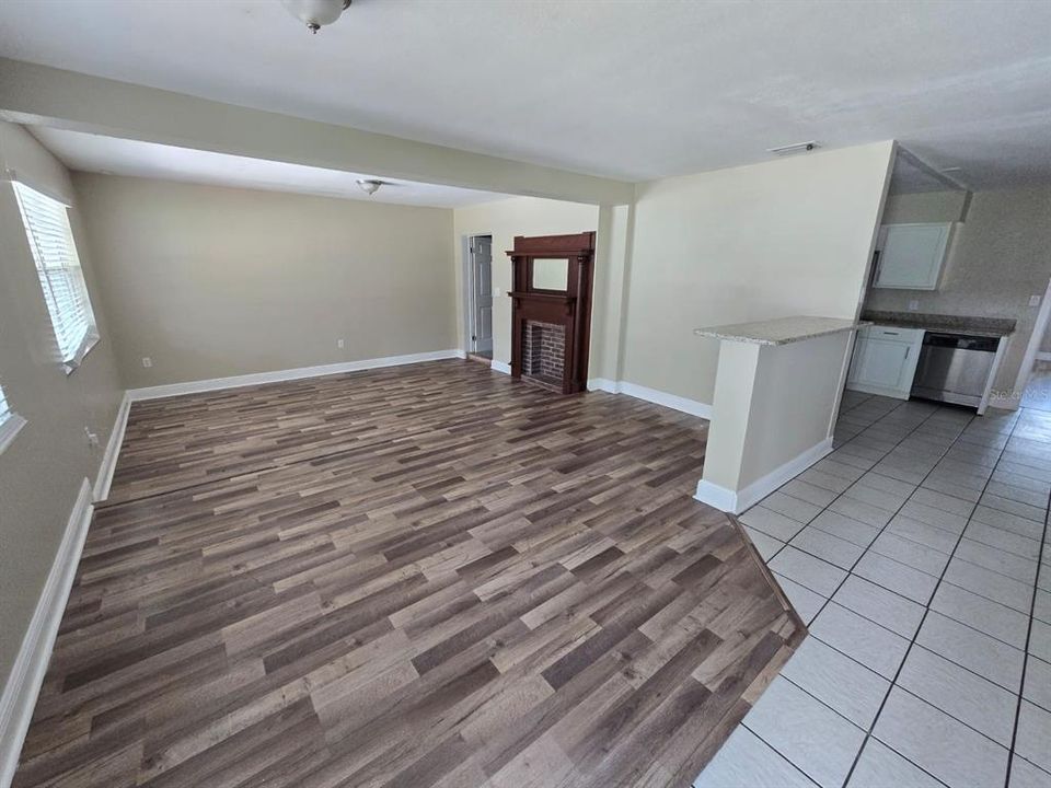 For Sale: $314,900 (4 beds, 2 baths, 1916 Square Feet)