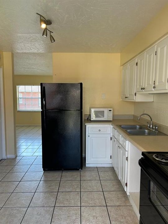 For Rent: $1,300 (1 beds, 1 baths, 630 Square Feet)