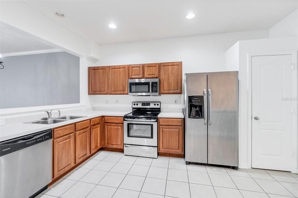 For Rent: $2,500 (3 beds, 2 baths, 1625 Square Feet)