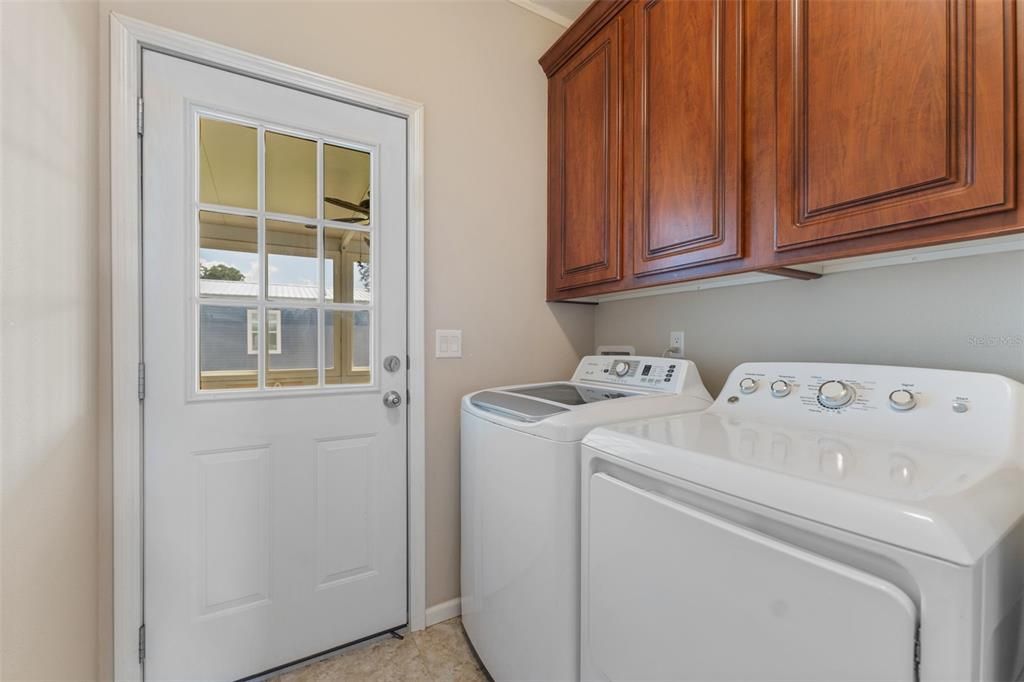 For Sale: $218,000 (2 beds, 2 baths, 1296 Square Feet)