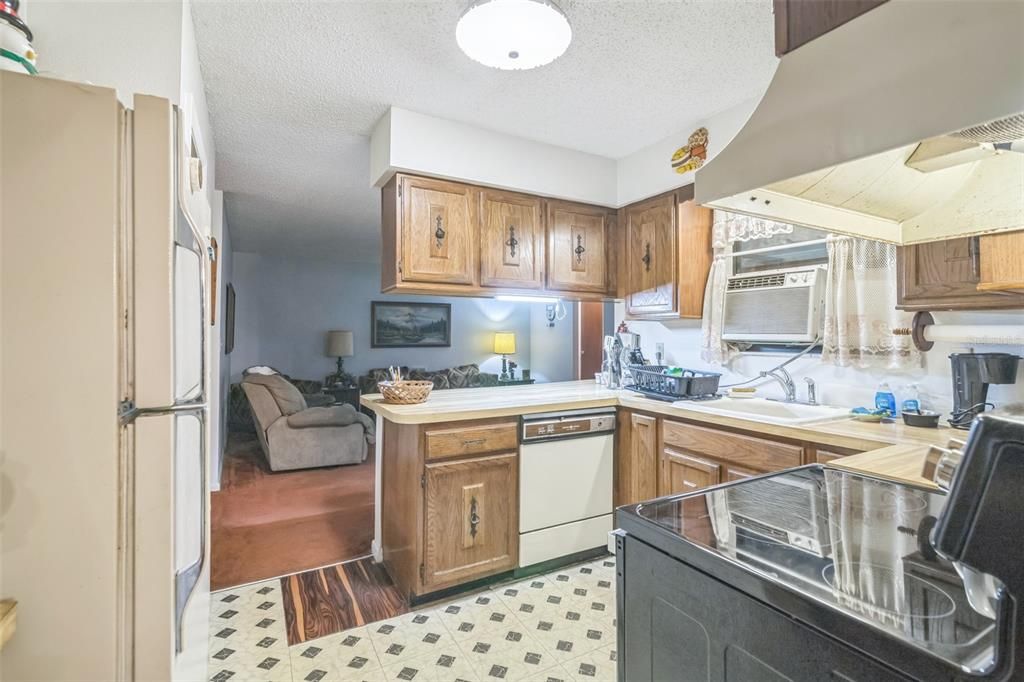 For Sale: $259,000 (3 beds, 1 baths, 1925 Square Feet)