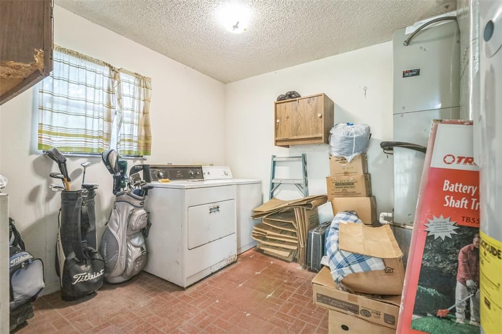 For Sale: $259,000 (3 beds, 1 baths, 1925 Square Feet)