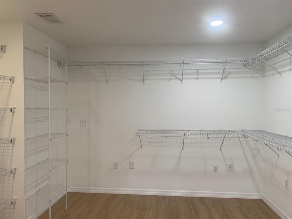 Walk-in large closet