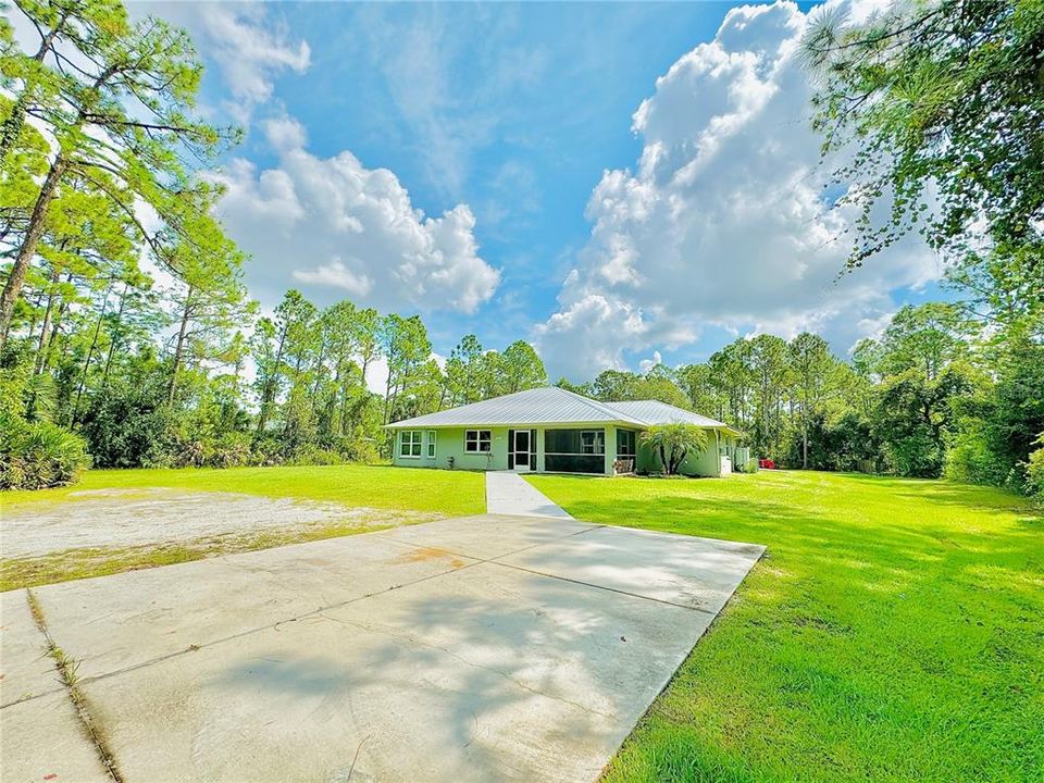 For Sale: $624,900 (3 beds, 2 baths, 1901 Square Feet)