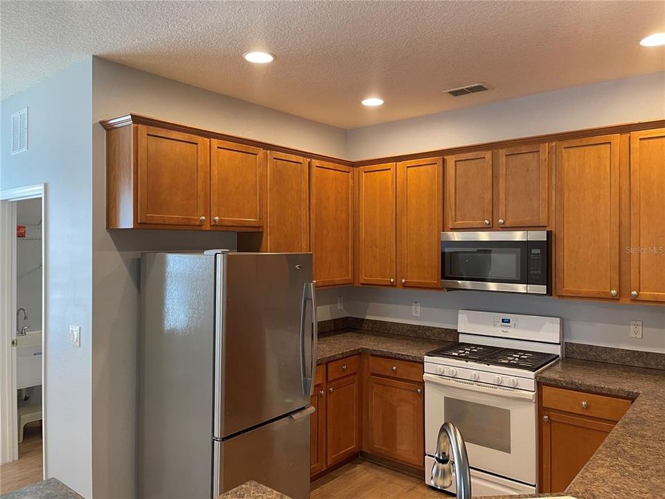 For Rent: $2,250 (3 beds, 2 baths, 1753 Square Feet)