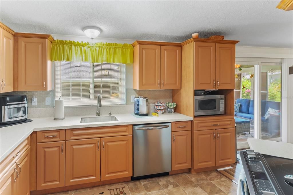 For Sale: $259,900 (2 beds, 2 baths, 1604 Square Feet)