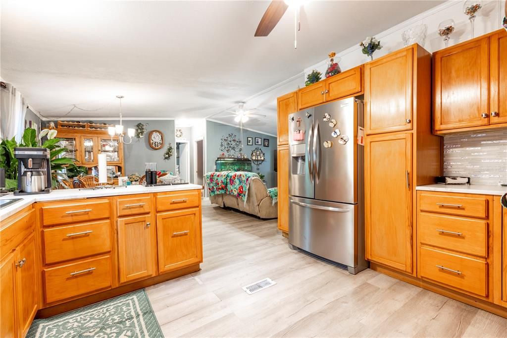 For Sale: $245,000 (3 beds, 2 baths, 1404 Square Feet)