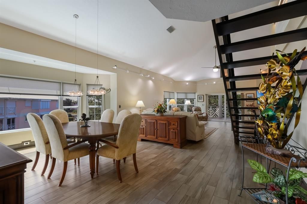 Formal dining area / combination dining-living room