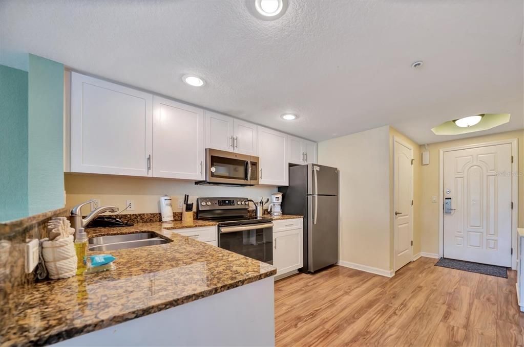 For Sale: $725,000 (2 beds, 1 baths, 870 Square Feet)