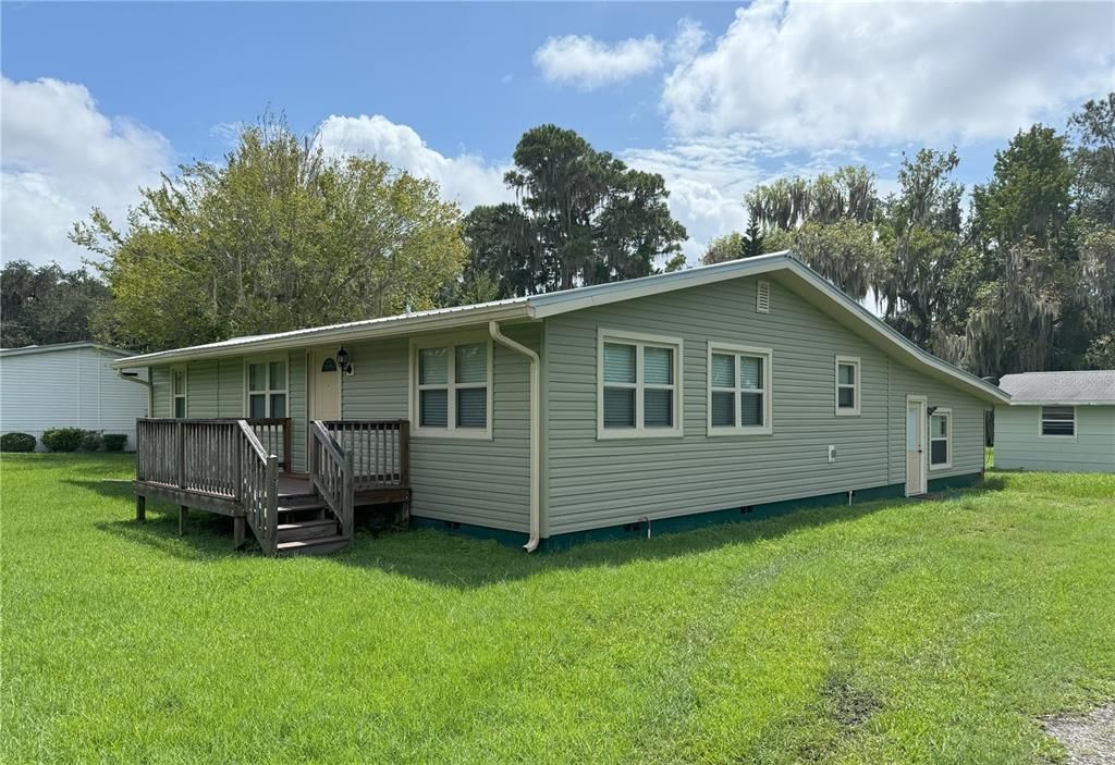 For Sale: $399,000 (3 beds, 2 baths, 1320 Square Feet)