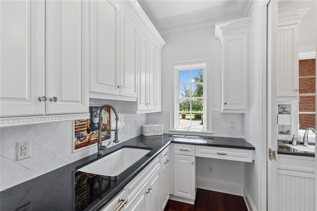 Kitchen prep area whisks the dishes "out of sight - out of mind!Brilliant!!