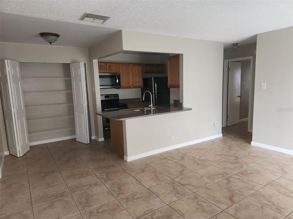 For Rent: $1,700 (2 beds, 2 baths, 910 Square Feet)