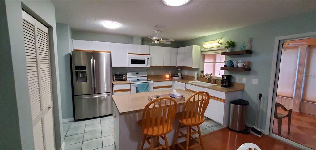 For Rent: $2,450 (2 beds, 2 baths, 1890 Square Feet)