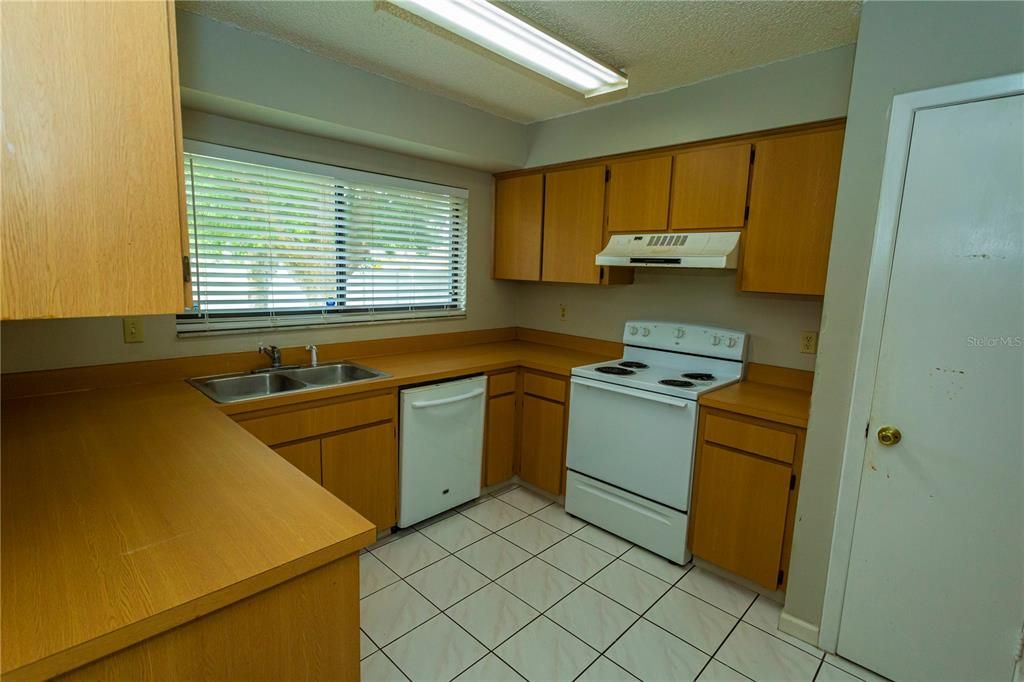 For Rent: $2,500 (3 beds, 2 baths, 1240 Square Feet)