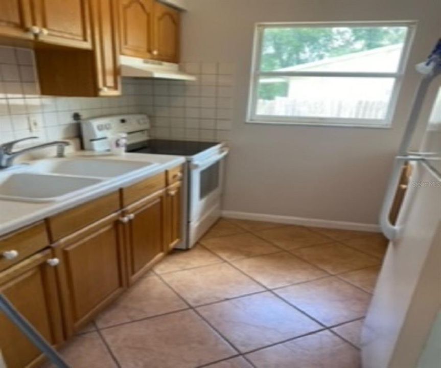 For Rent: $1,650 (3 beds, 2 baths, 1228 Square Feet)