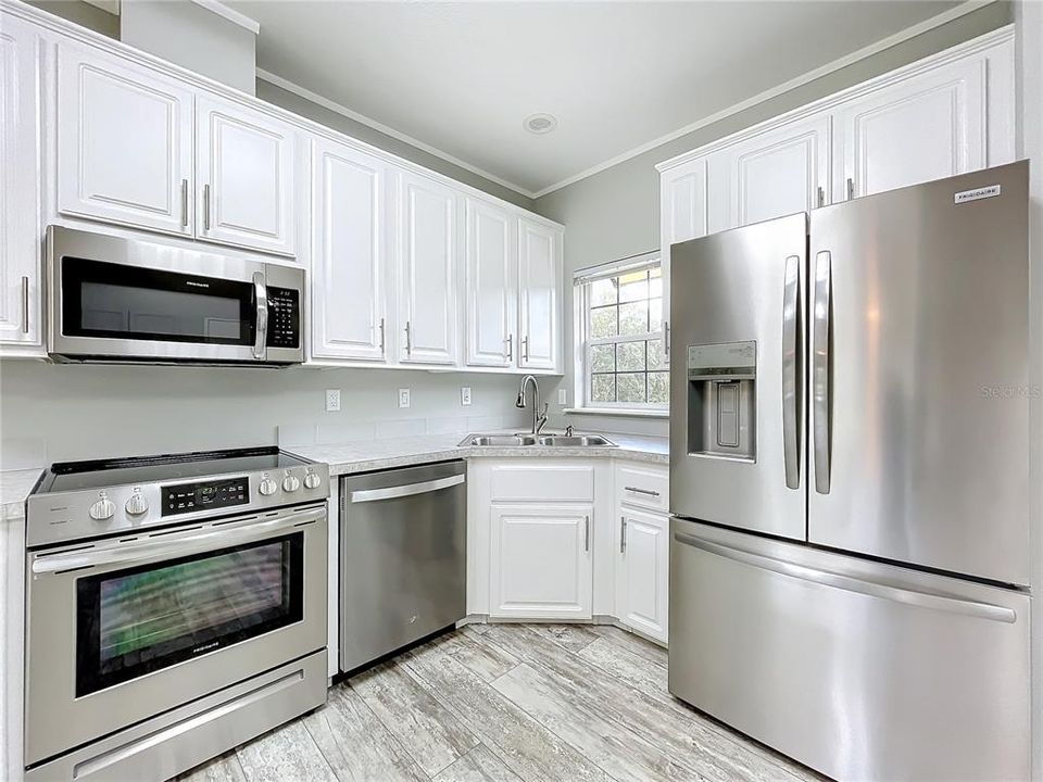 For Sale: $365,000 (3 beds, 2 baths, 1296 Square Feet)