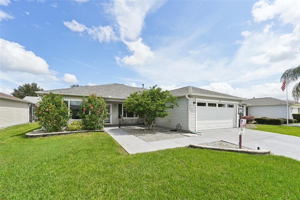 For Sale: $400,000 (3 beds, 2 baths, 1527 Square Feet)