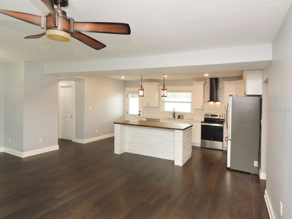 For Sale: $439,900 (3 beds, 2 baths, 1518 Square Feet)