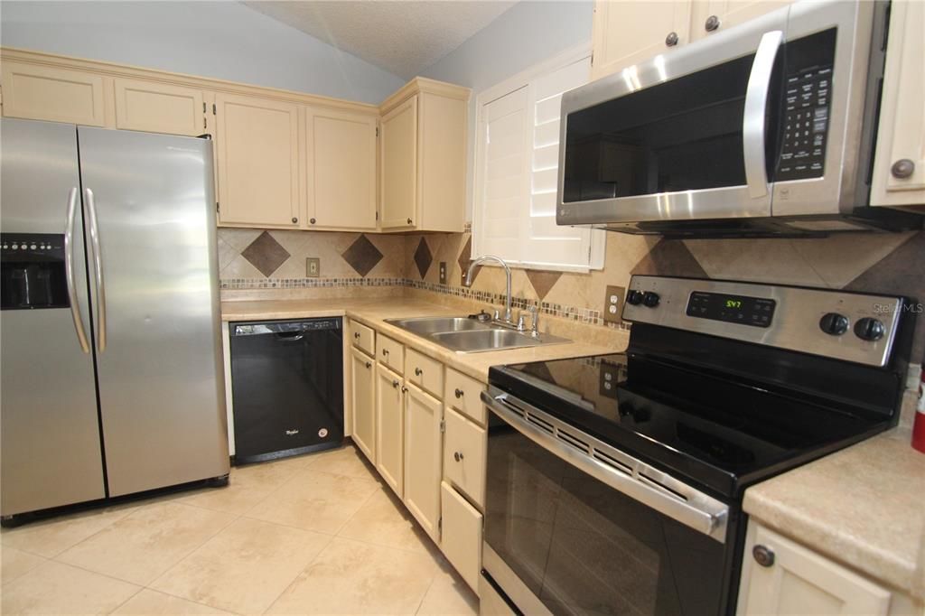 For Rent: $1,700 (2 beds, 2 baths, 1057 Square Feet)