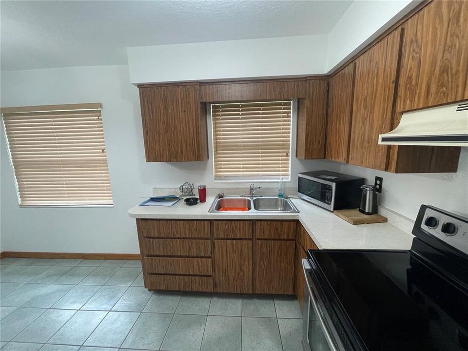 For Sale: $299,000 (2 beds, 1 baths, 900 Square Feet)