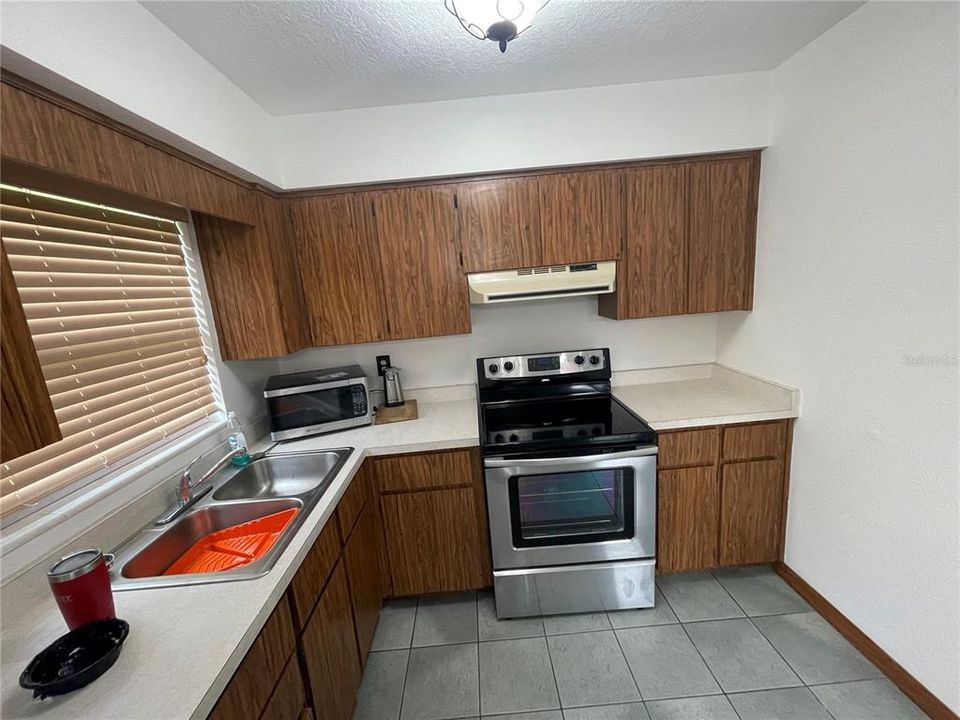 For Sale: $299,000 (2 beds, 1 baths, 900 Square Feet)