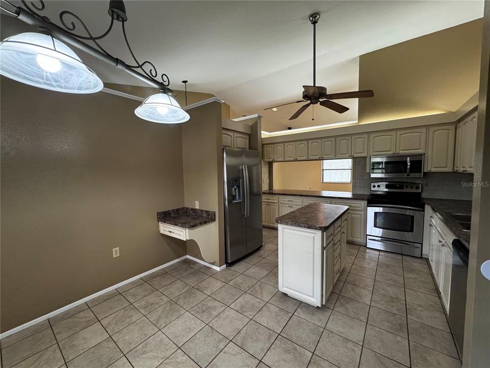 For Sale: $474,900 (4 beds, 2 baths, 2069 Square Feet)