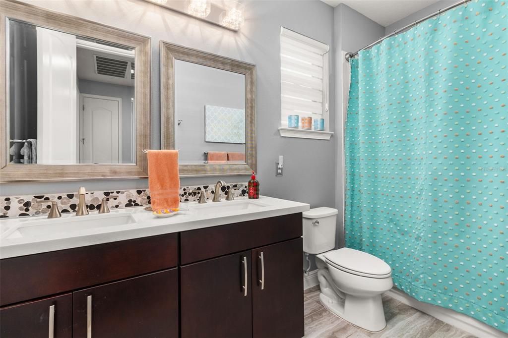 Dual vanity and shower/bathtub combination in the 2nd bathroom