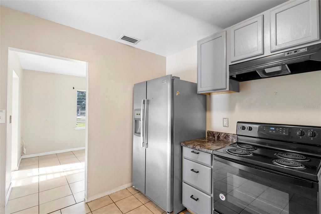 For Sale: $215,000 (2 beds, 1 baths, 856 Square Feet)