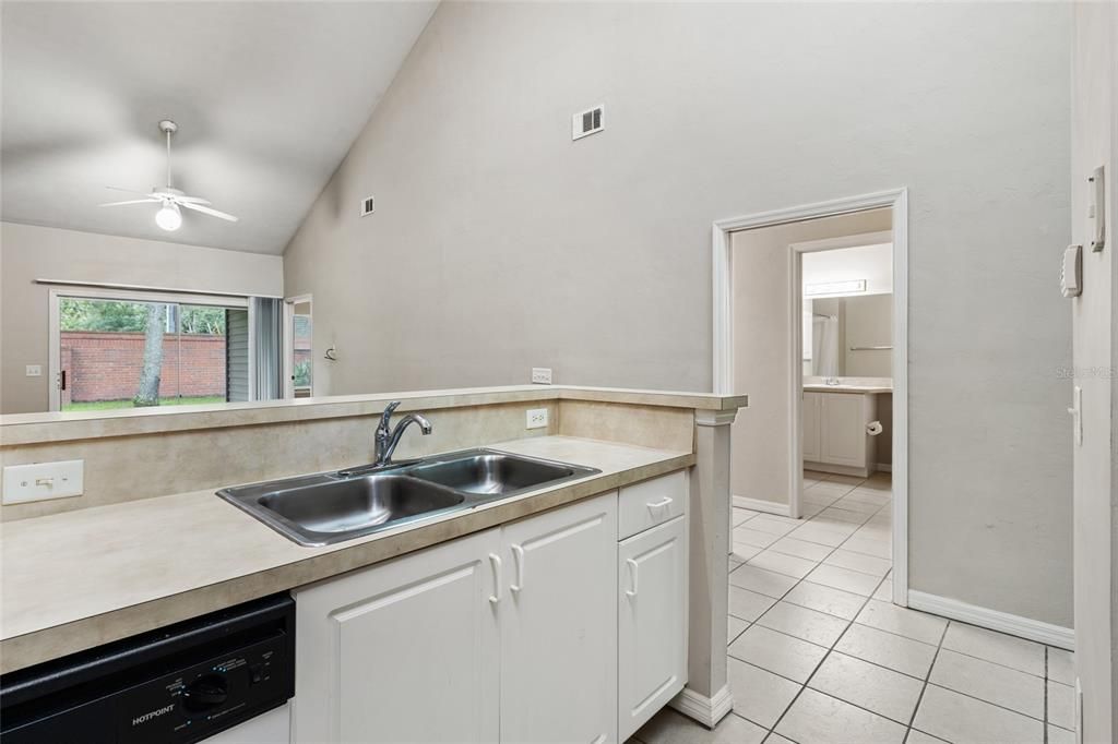 For Rent: $1,750 (2 beds, 2 baths, 1293 Square Feet)