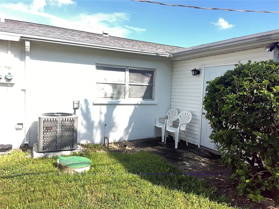 For Sale: $157,000 (2 beds, 1 baths, 985 Square Feet)