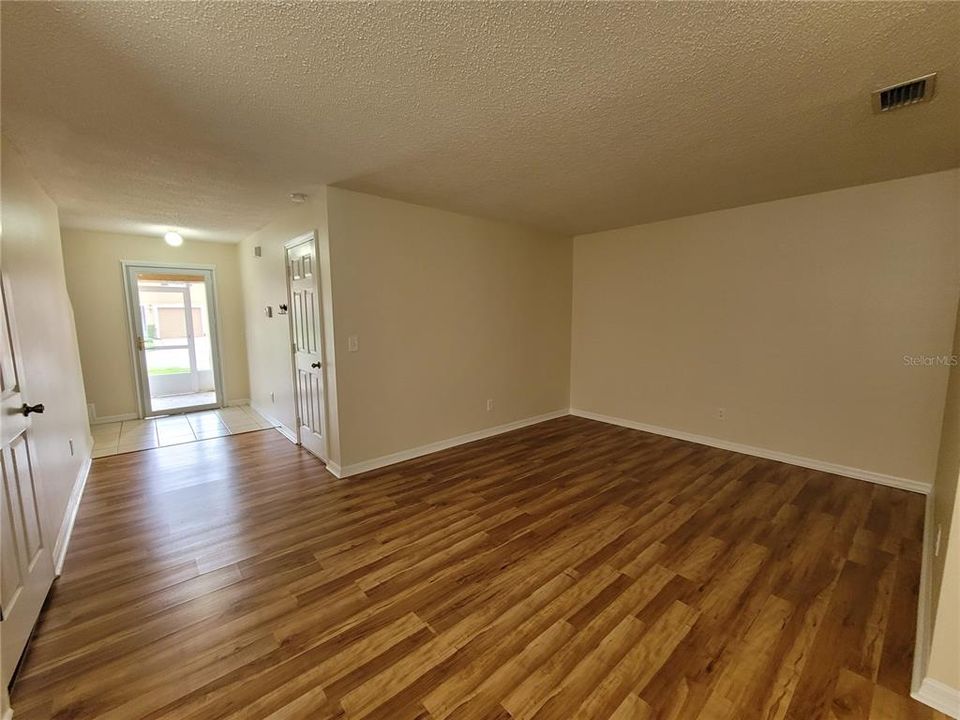 For Rent: $2,300 (3 beds, 2 baths, 1880 Square Feet)