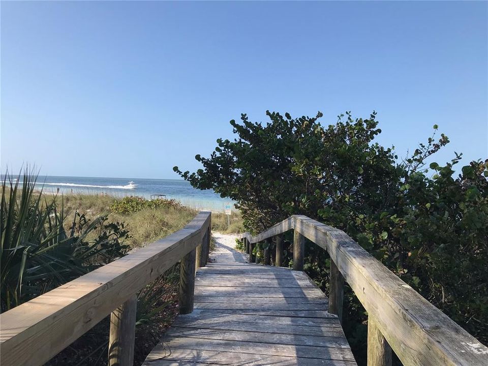 Miles of uninterrupted beach on Anna Maria Island