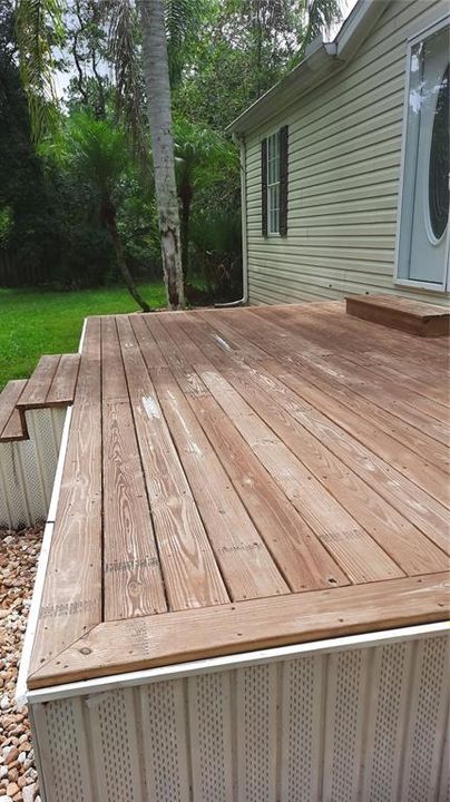 Front deck with steps down to front yard