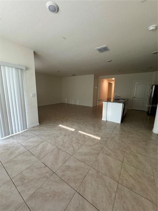 For Rent: $2,250 (3 beds, 2 baths, 1607 Square Feet)