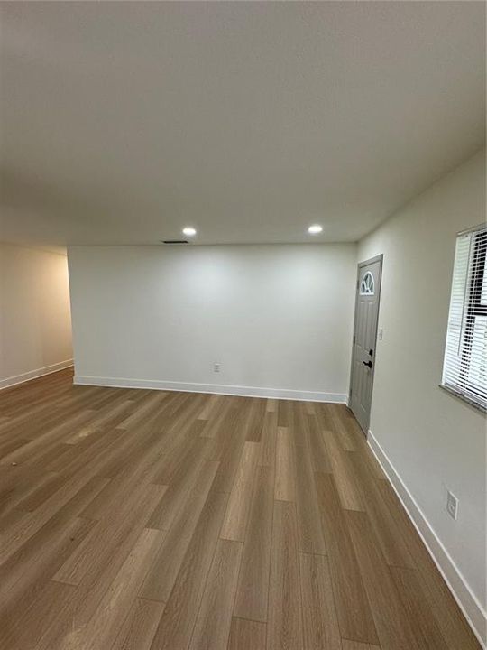 For Rent: $2,175 (2 beds, 1 baths, 835 Square Feet)