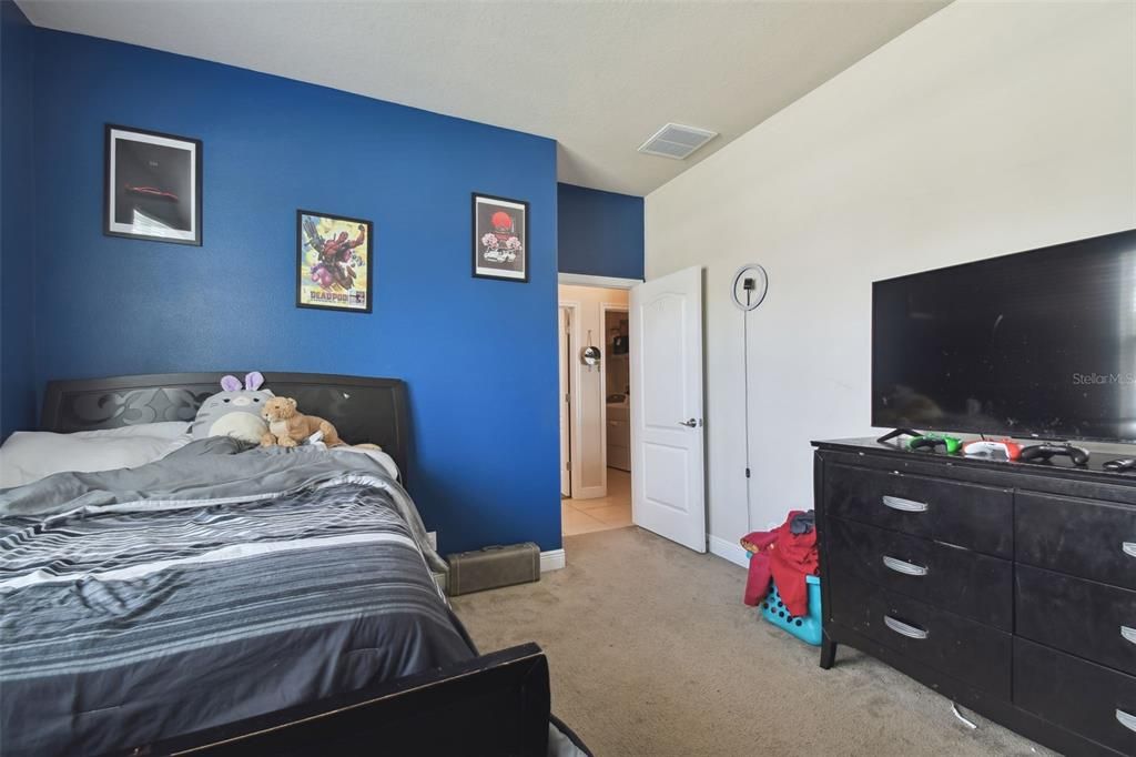 For Sale: $335,000 (3 beds, 2 baths, 1952 Square Feet)