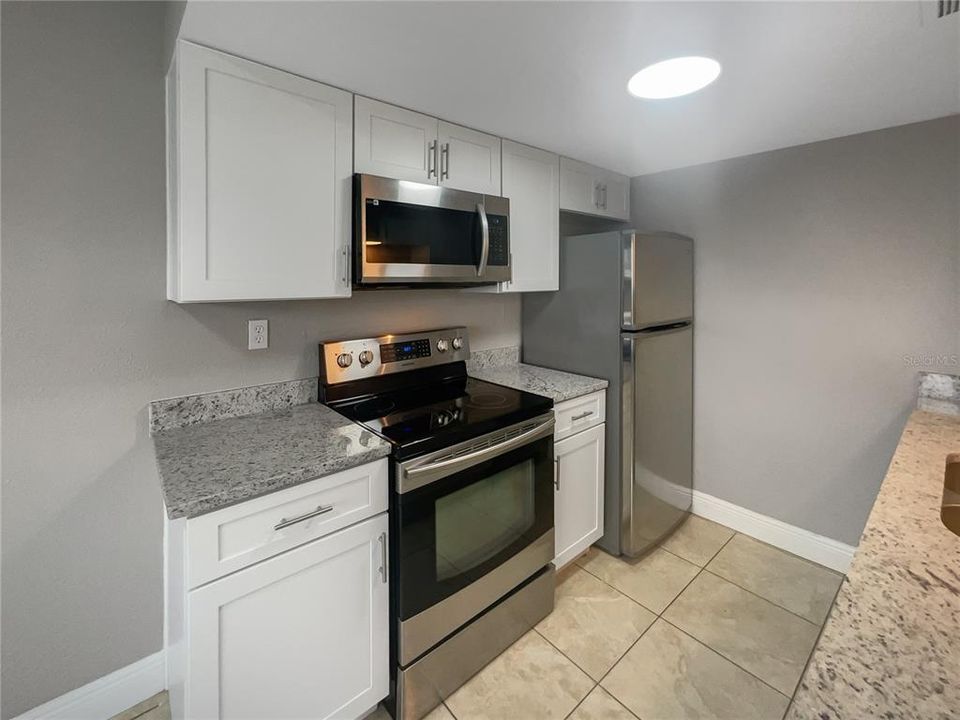 For Sale: $195,000 (2 beds, 2 baths, 970 Square Feet)