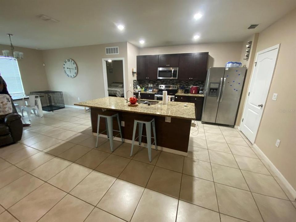 For Rent: $2,400 (3 beds, 2 baths, 1697 Square Feet)