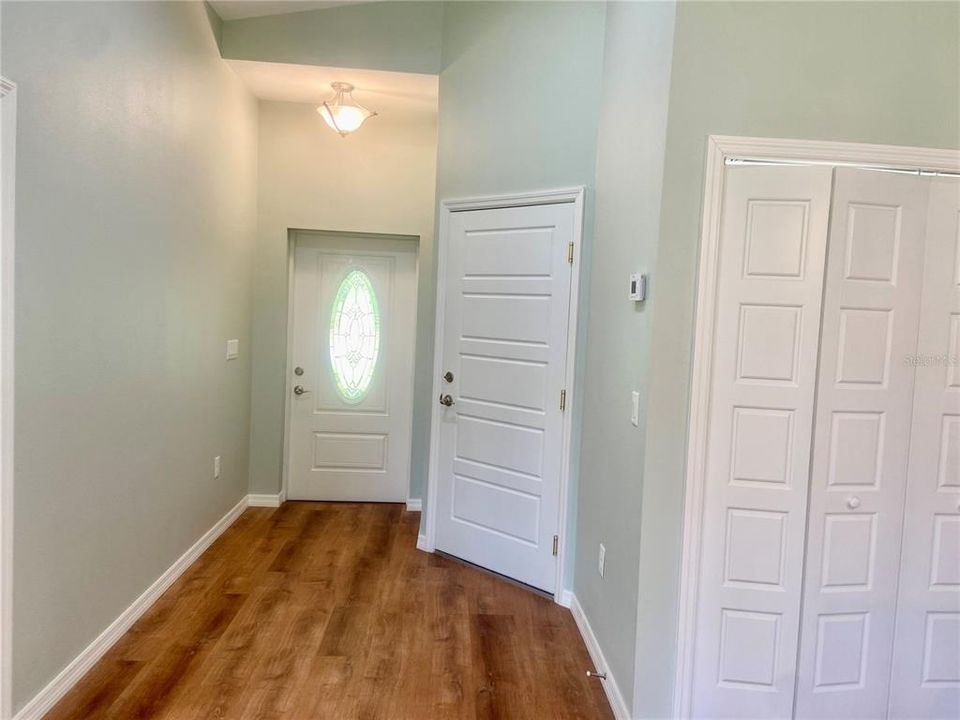 For Sale: $299,500 (2 beds, 2 baths, 1233 Square Feet)