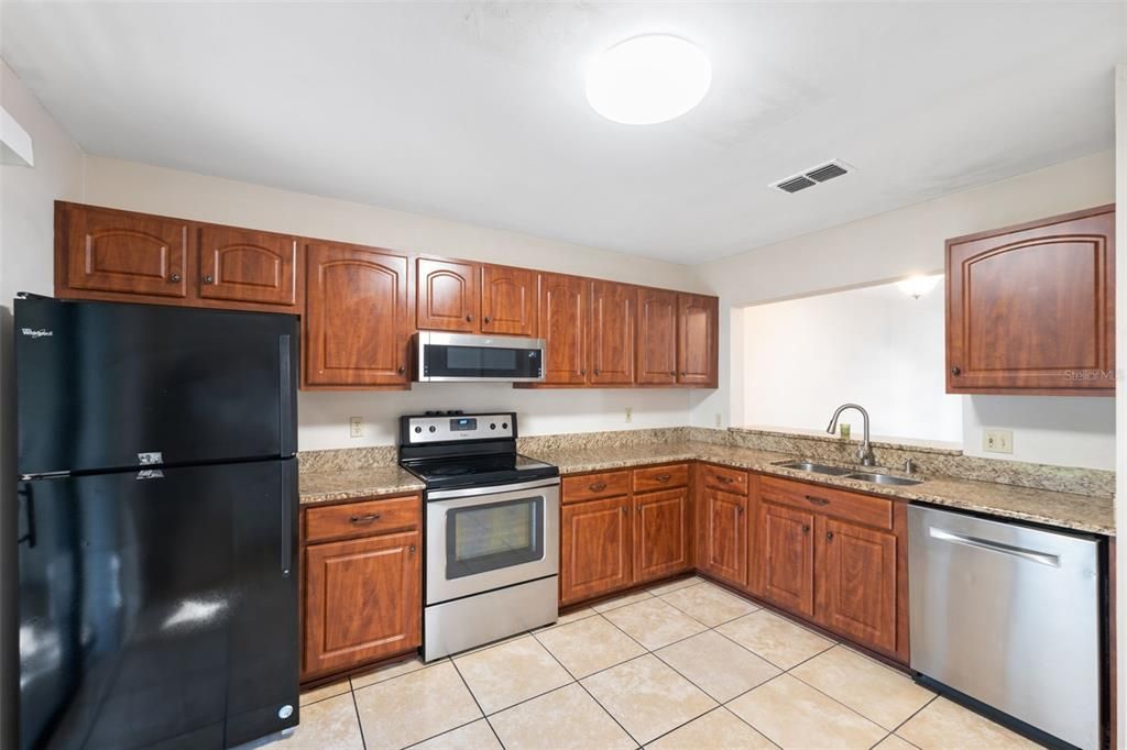 For Sale: $239,999 (2 beds, 2 baths, 1185 Square Feet)