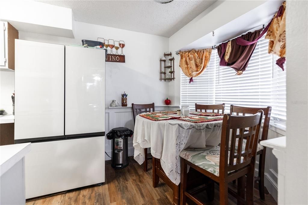 For Sale: $198,000 (2 beds, 2 baths, 1004 Square Feet)