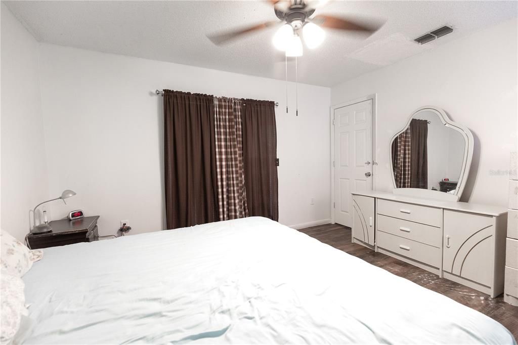 For Sale: $198,000 (2 beds, 2 baths, 1004 Square Feet)