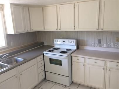 For Rent: $1,100 (2 beds, 1 baths, 738 Square Feet)