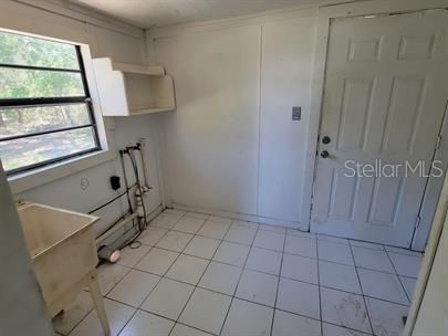 For Rent: $1,100 (2 beds, 1 baths, 738 Square Feet)