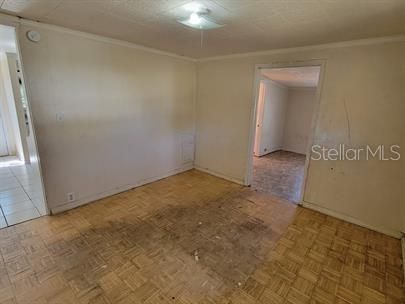 For Rent: $1,100 (2 beds, 1 baths, 738 Square Feet)