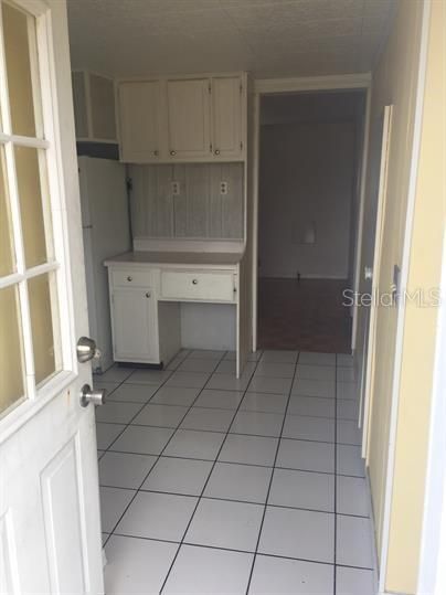 For Rent: $1,100 (2 beds, 1 baths, 738 Square Feet)