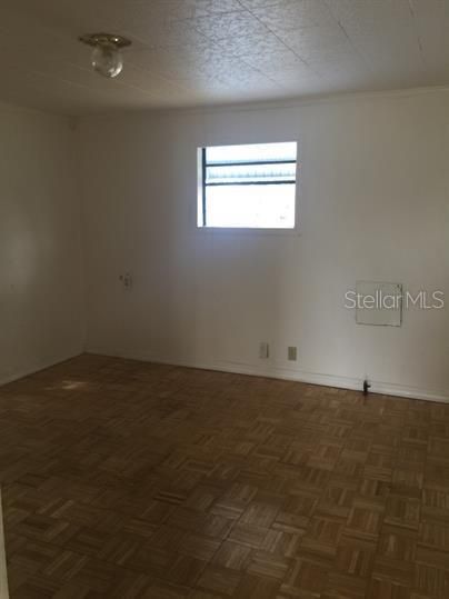 For Rent: $1,100 (2 beds, 1 baths, 738 Square Feet)