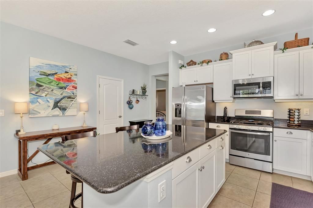 For Sale: $399,900 (2 beds, 2 baths, 1432 Square Feet)