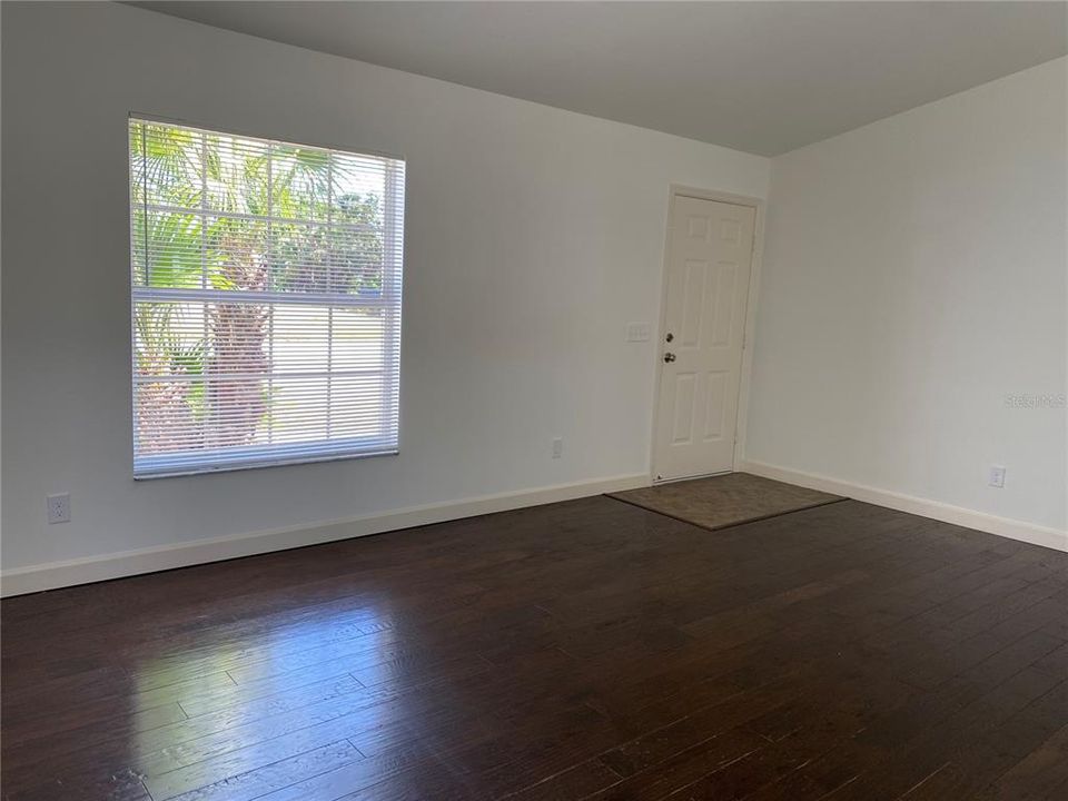 For Rent: $2,500 (3 beds, 2 baths, 1227 Square Feet)