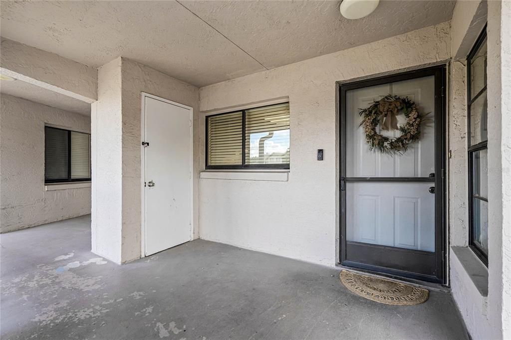 For Sale: $189,900 (2 beds, 2 baths, 1001 Square Feet)